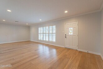 5715 E Calle Del Paisano in Phoenix, AZ - Building Photo - Building Photo