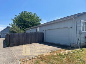 981 Hollow Way in Eugene, OR - Building Photo - Building Photo