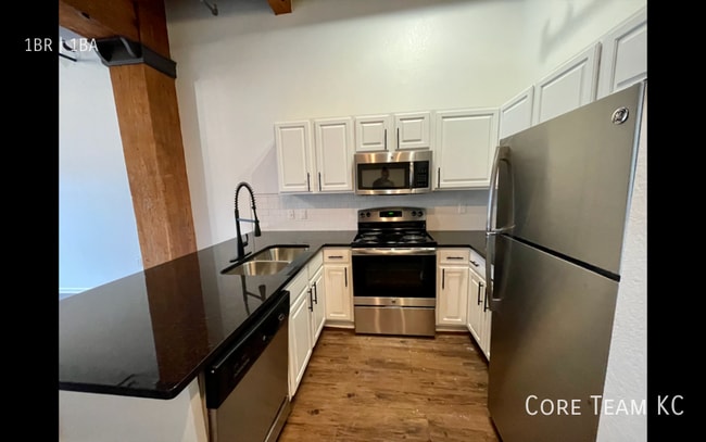 property at 204 W 5th St