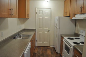 Rockwell Manor Apartments in Fairfield, CA - Building Photo - Interior Photo