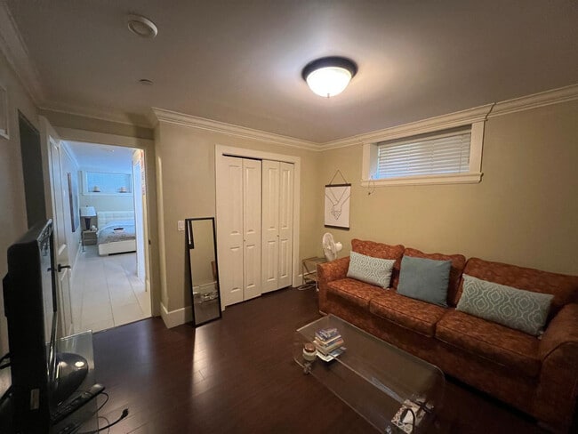 property at 5662 Elizabeth St
