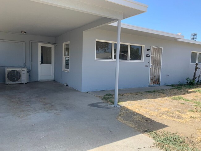 property at 717 E Ivy St