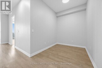 7895 Jane St in Vaughan, ON - Building Photo - Building Photo