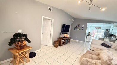9149 NW 119th Terrace in Hialeah Gardens, FL - Building Photo - Building Photo