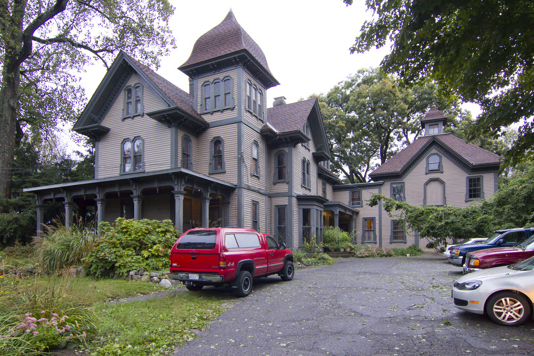 39 Main St in Foxboro, MA - Building Photo