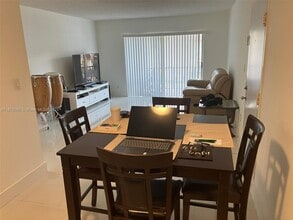 10802 N Kendall Dr in Miami, FL - Building Photo - Building Photo
