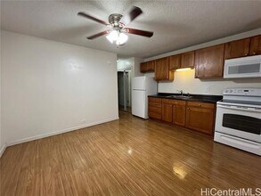 2407 Tusitala St in Honolulu, HI - Building Photo - Building Photo