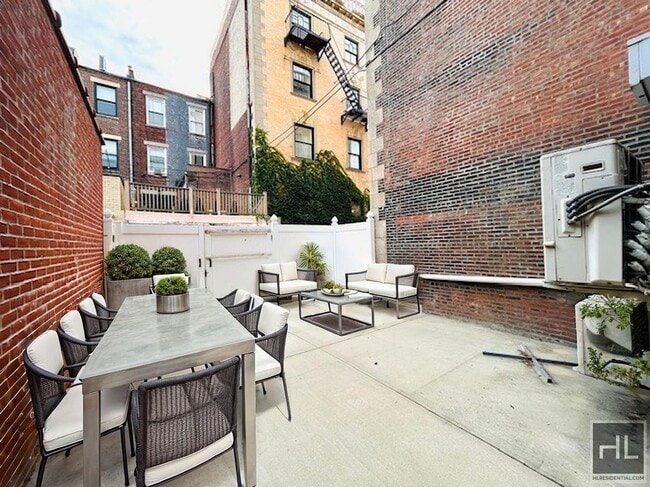 Enormous Striver's Row 2 Bedroom/Flex 3 Du