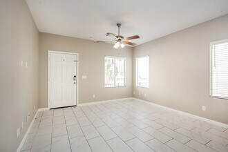 7708 Twirling Yarn Ct, Unit 494-104 in Las Vegas, NV - Foto de edificio - Building Photo