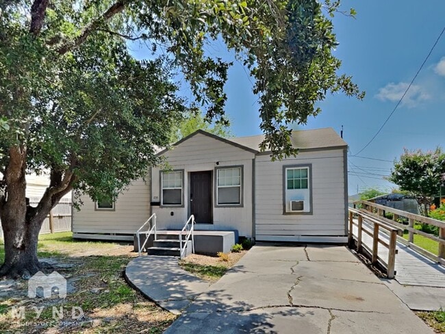 1735 Arlington Dr