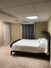 7167 St Charles Pl in Kalamazoo, MI - Foto de edificio - Building Photo