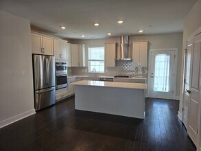 226 Red Leaf Ln in Exton, PA - Foto de edificio - Building Photo