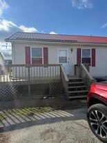 25 Magnolia Dr in Stanton, KY - Building Photo