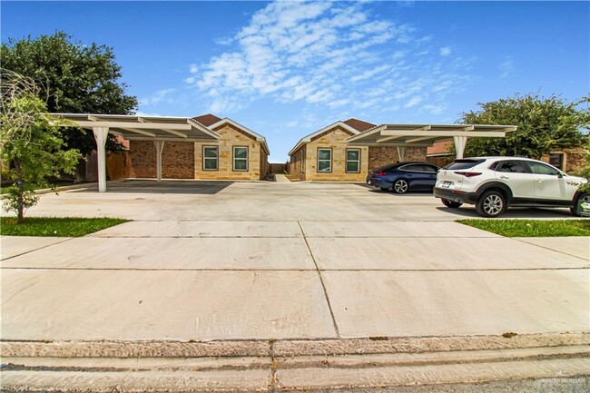 3206 Luz Divina St in Edinburg, TX - Building Photo - Building Photo