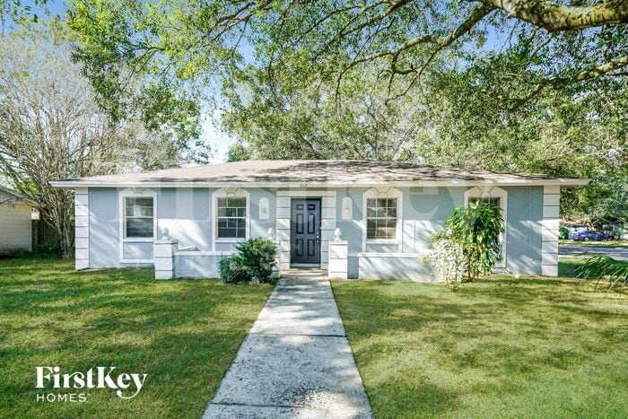 802 Briarcliff Dr in Valrico, FL - Building Photo