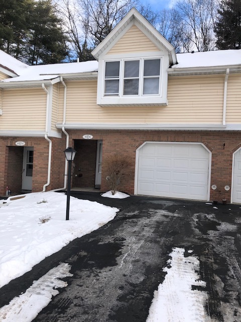 4036 Chaucer Pl in Slingerlands, NY - Foto de edificio