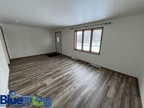 646 Woodlawn Dr in Manitowoc, WI - Building Photo - Building Photo