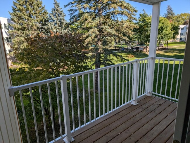 122 Demont Avenue East, Unit Suite 269 in Little Canada, MN - Building Photo - Building Photo