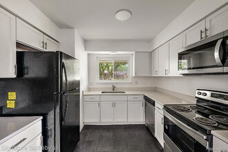 3626 Hillside Dr in Royal Oak, MI - Building Photo - Building Photo