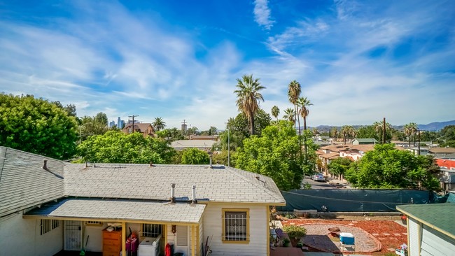 2107 Sheridan St in Los Angeles, CA - Foto de edificio - Building Photo