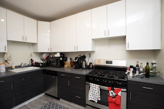 847 W Fletcher St, Unit 2 in Chicago, IL - Foto de edificio - Building Photo