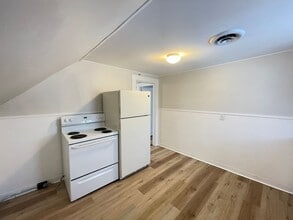 98 Main St in Raymond, NH - Building Photo - Building Photo