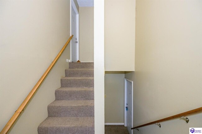 244 Pinewood Dr in Radcliff, KY - Building Photo - Building Photo