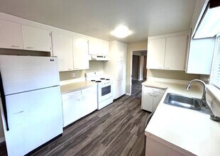 5629 89th Ave SE in Mercer Island, WA - Building Photo - Building Photo