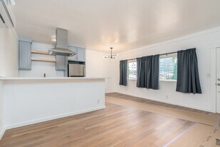 5819 Carlton Way in Los Angeles, CA - Building Photo