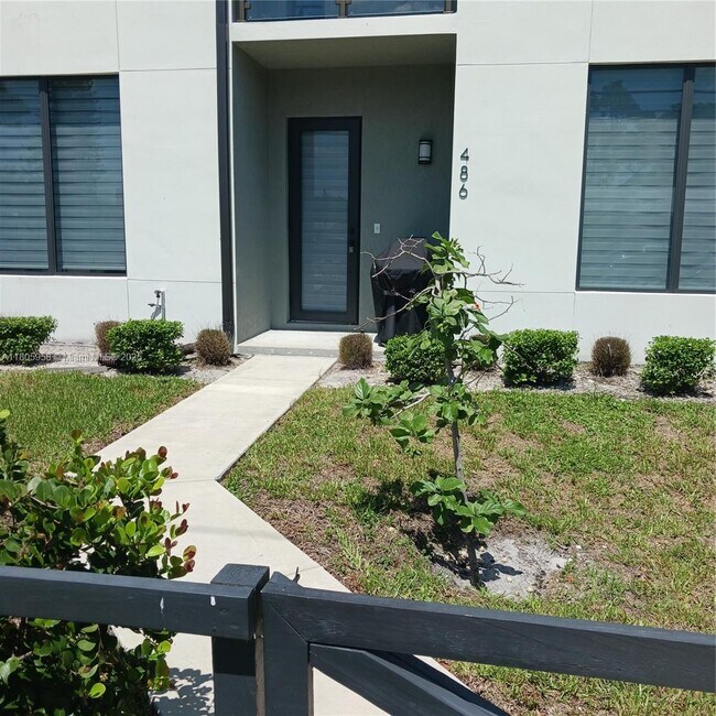 484 NW 40th Ct in Oakland Park, FL - Building Photo - Building Photo