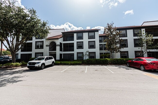 7935 Preserve Cir in Naples, FL - Building Photo - Building Photo