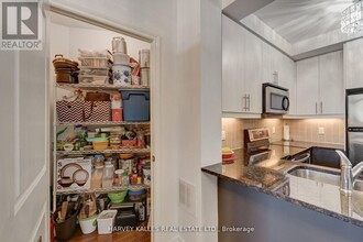 9235-9235 Jane St in Vaughan, ON - Building Photo - Building Photo