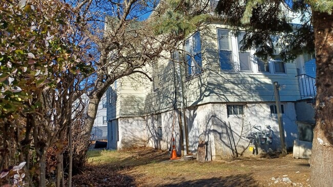 33 Center St, Unit unit 1 in Little Ferry, NJ - Building Photo - Building Photo