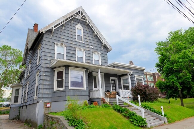 27 Main St