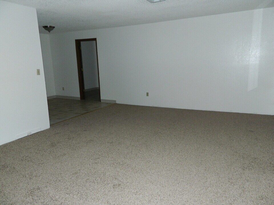1234 Summers Ln in Klamath Falls, OR - Building Photo