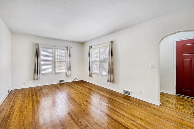 626 N Hough St in Barrington, IL - Building Photo - Building Photo