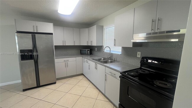 11240 SW 5th Terrace-Unit -1 in Miami, FL - Building Photo - Building Photo