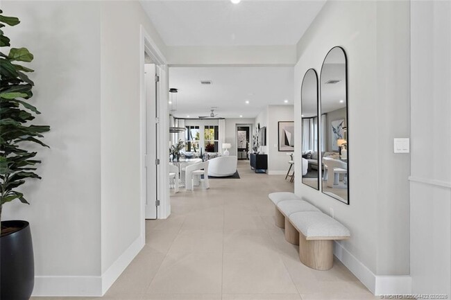 823 SW Pr Ave in Palm City, FL - Foto de edificio - Building Photo