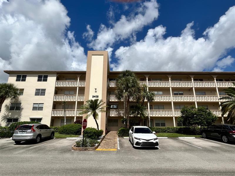 2402 Antigua Cir in Coconut Creek, FL - Building Photo
