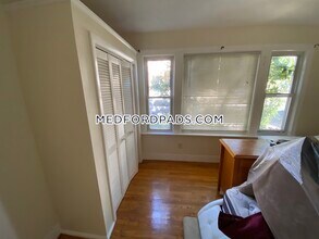 569 Main St, Unit 1 in Medford, MA - Foto de edificio - Building Photo