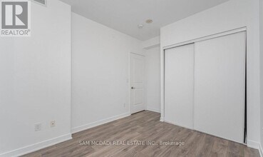 4633 Glen Erin Dr in Mississauga, ON - Building Photo - Building Photo