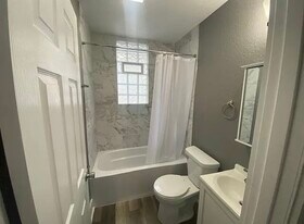 2427 N 21st St in Milwaukee, WI - Building Photo