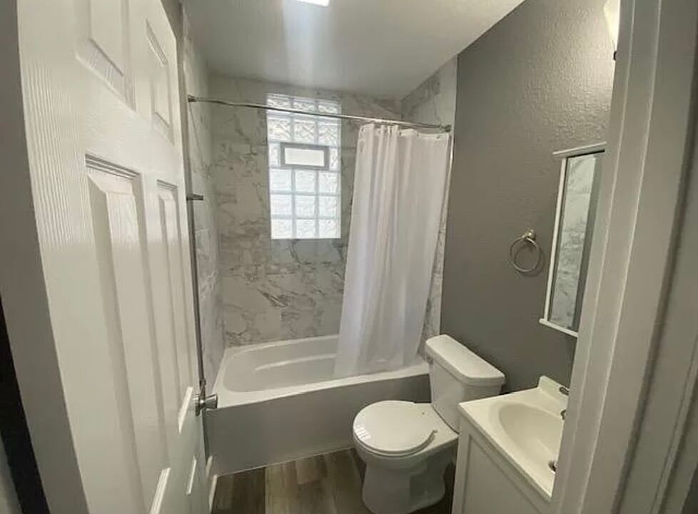 2427 N 21st St in Milwaukee, WI - Building Photo