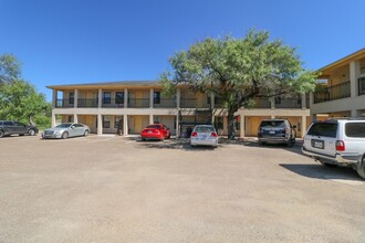 300 N Grande Ave in Encinal, TX - Building Photo - Building Photo