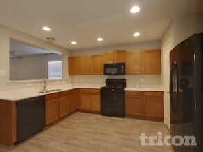 3839 Cherokee Blvd in New Braunfels, TX - Foto de edificio - Building Photo