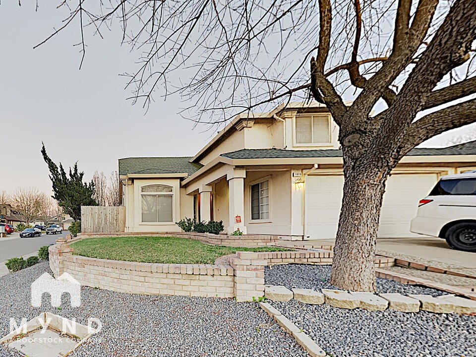 9413 Redwater Dr in Antelope, CA - Building Photo