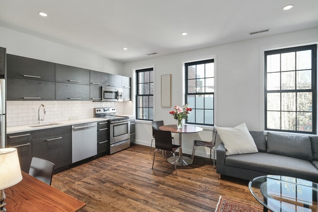 240 Fulton St in Philadelphia, PA - Building Photo - Building Photo