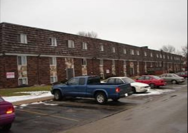 604 St. Louis Ave in Rockford, IL - Foto de edificio - Building Photo