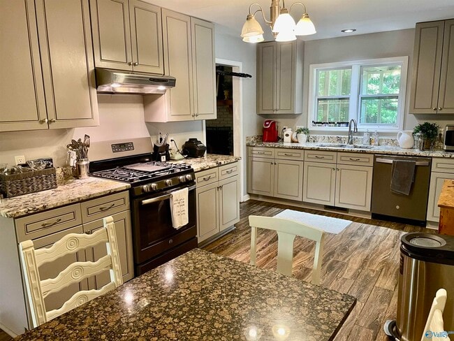 2105 Hansel Ave SW in Huntsville, AL - Building Photo - Building Photo