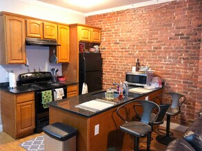 23 Saint Lukes Rd, Unit 1 in Boston, MA - Building Photo - Building Photo